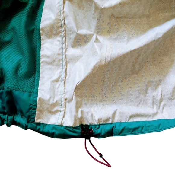 The North Face Women's Rain Jacket. - Picture 14 of 15